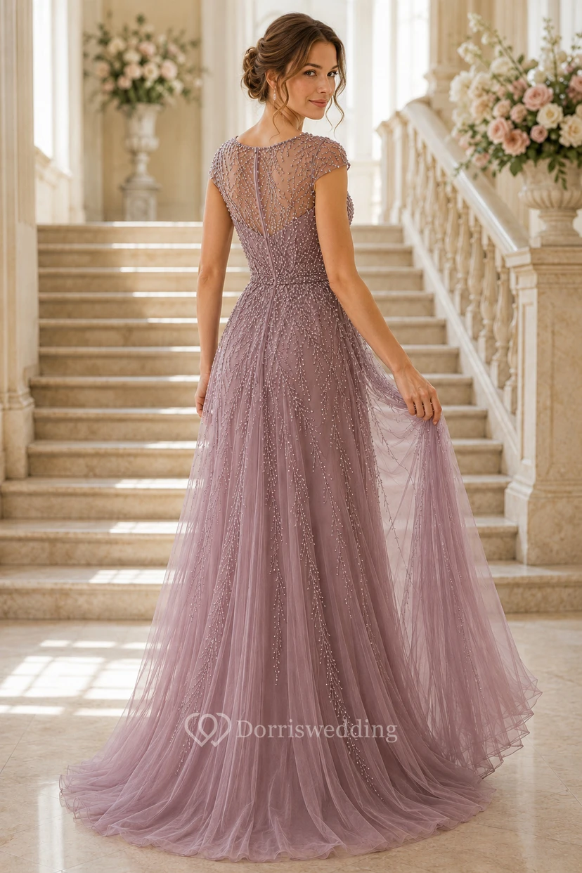 Mauvefarbenes, mit Perlen besetztes Tüll-Kleid in A-Linie mit Illusionsärmeln und Schleppe, ideal für die Mutter der Braut. view 2