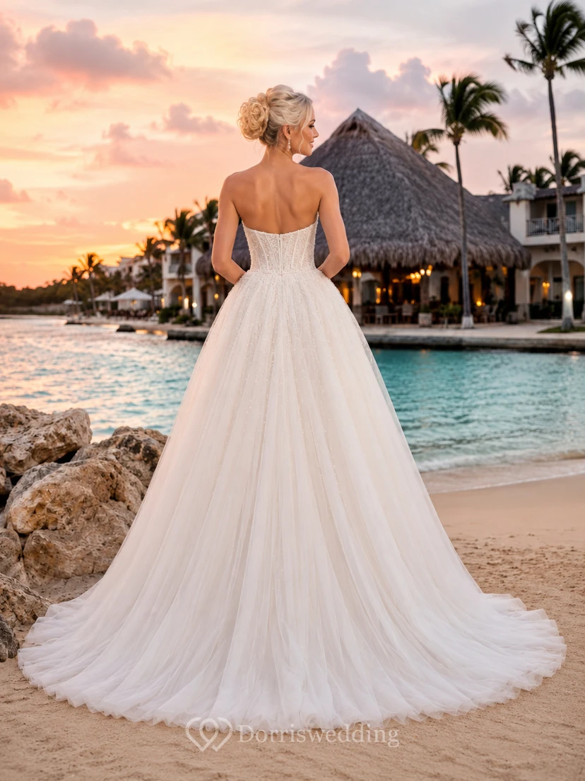 Robe de bal bustier en tulle scintillant avec traîne pour un mariage à destination view 2
