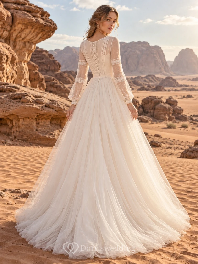 Vestido de novia sencillo de tul con escote barco, manga larga y corte en A con efecto ilusión y fruncido view 2