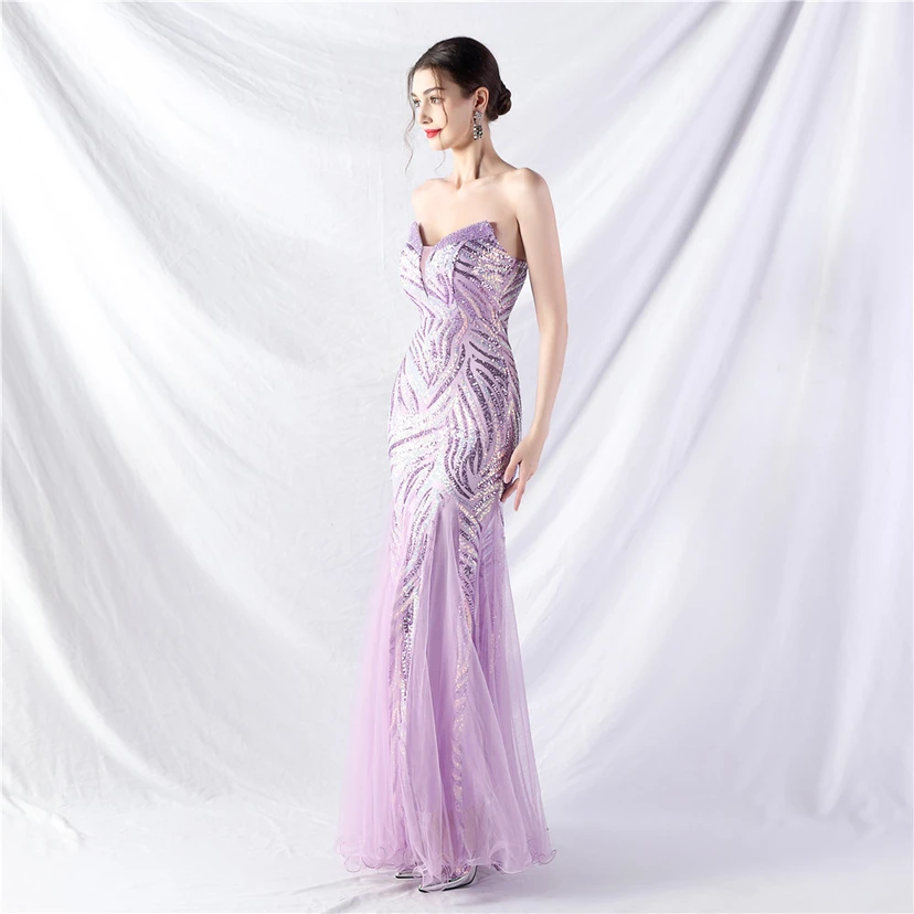 Schwer gearbeitetes, perlenbesetztes Abendkleid aus Netzgewebe mit superdichter Paillettenbesatz view 48