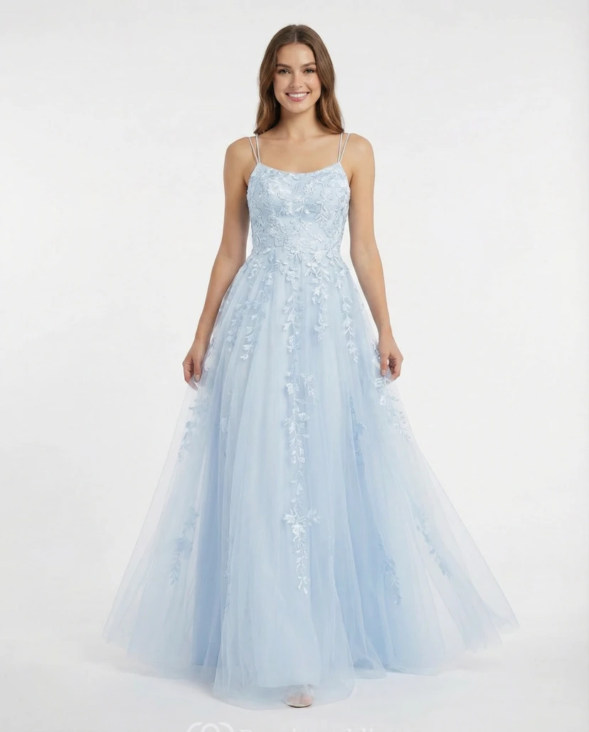 Himmelblaues, appliziertes Tüll-Abendkleid mit Spaghettiträgern