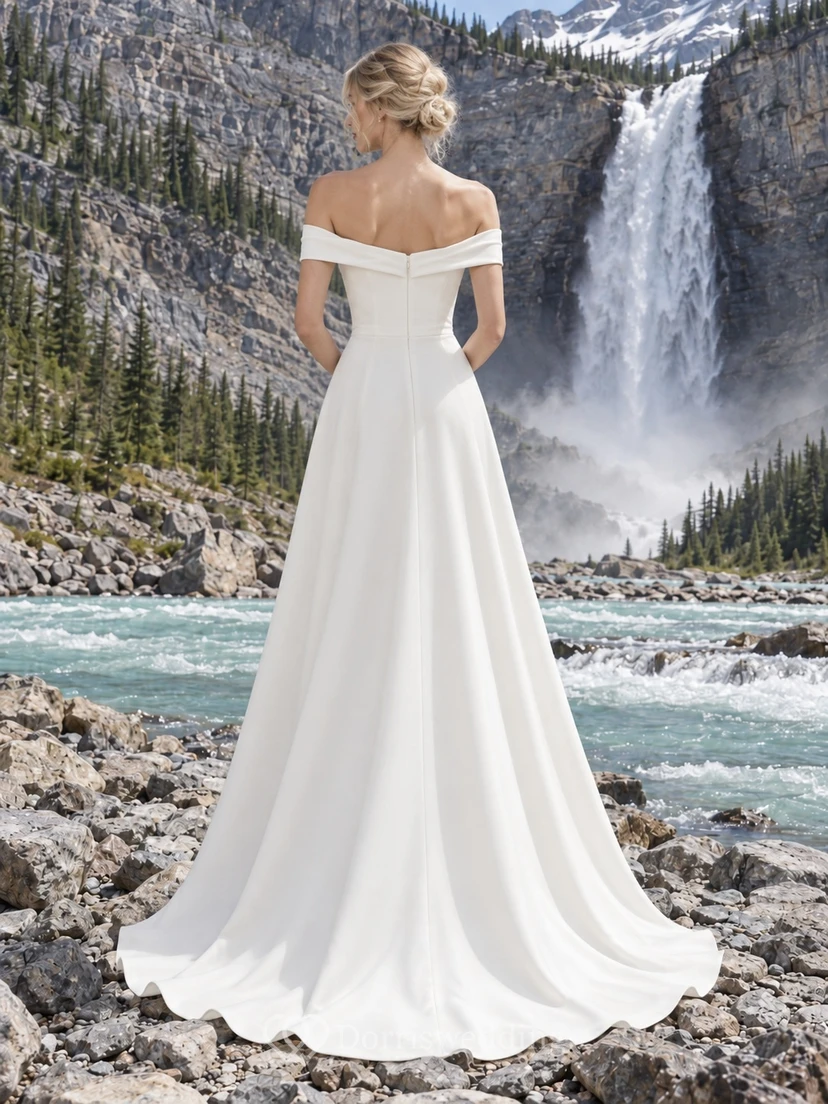 Schlichtes schulterfreies Brautkleid aus Crêpe mit gefaltetem Ausschnitt und fließendem A-Linien-Rock view 2