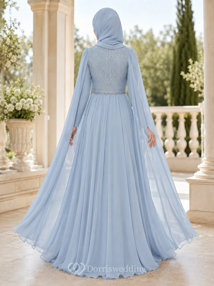 Robe de bal en mousseline bleu ciel, col montant, manches cape, style modeste view 2
