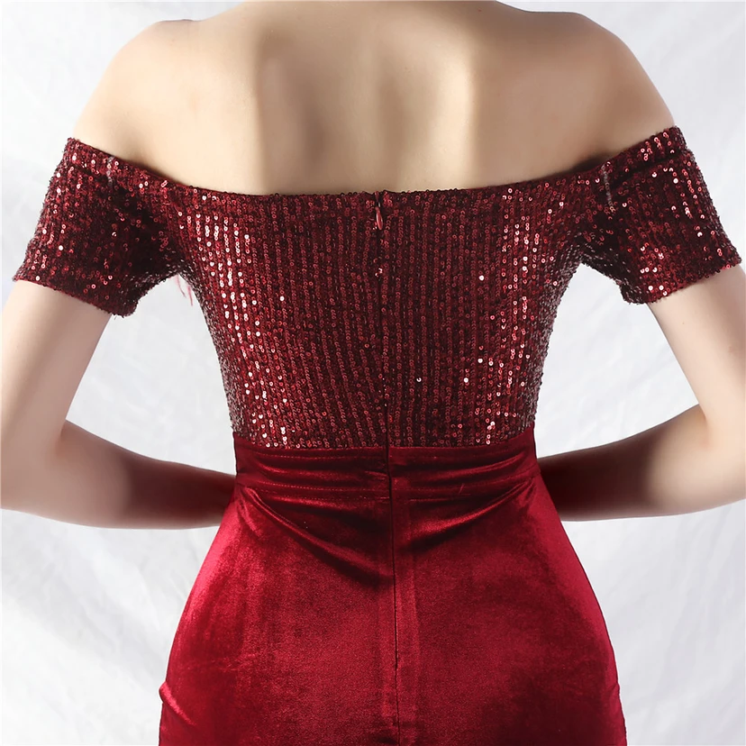 Vestido de noche asimétrico de terciopelo con plumas de avestruz. view 7