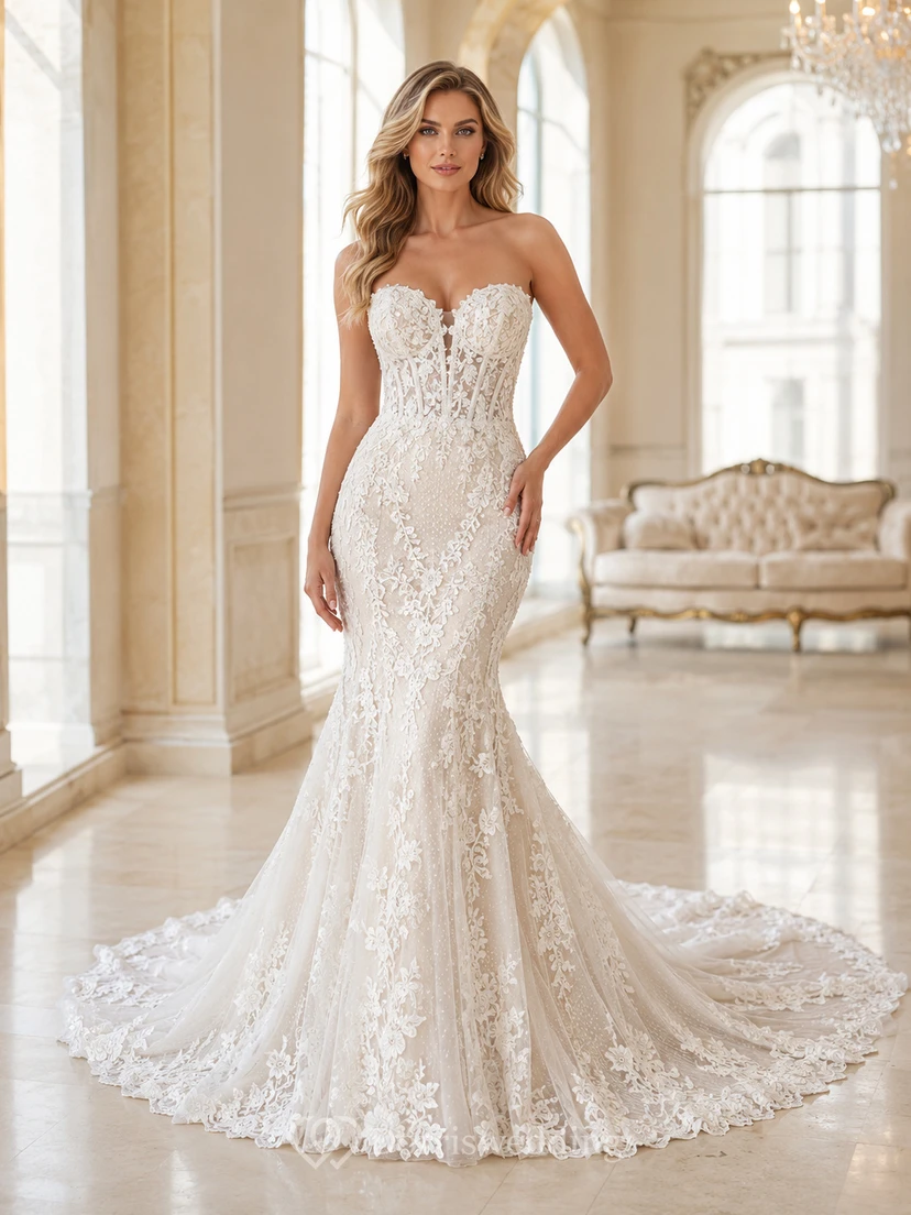 Robe de mariée sirène bustier en tulle et dentelle florale, décolleté cœur et traîne chapelle