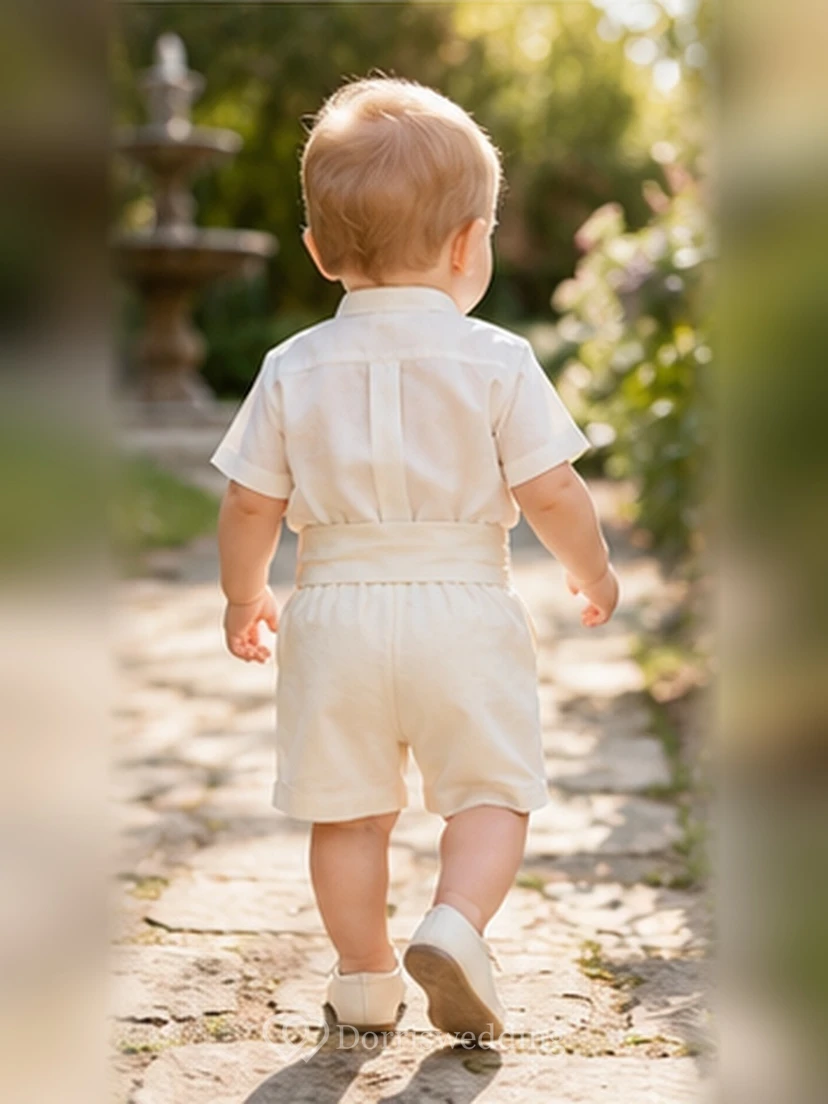 Traje de bautizo de manga corta con pajarita y pliegues color marfil para bebé niño view 2