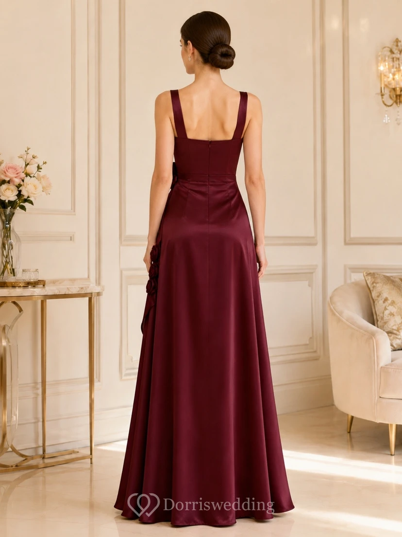 Robe de soirée fourreau en satin bordeaux à fines bretelles froncées view 2