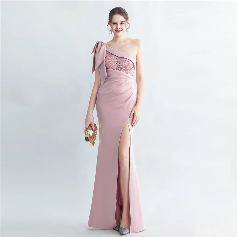 Elegantes Abendkleid aus Spitze mit Strassbesatz, Perlenverzierungen, schräger Schulterpartie, römischem Kragen und Seitenschlitz view 10
