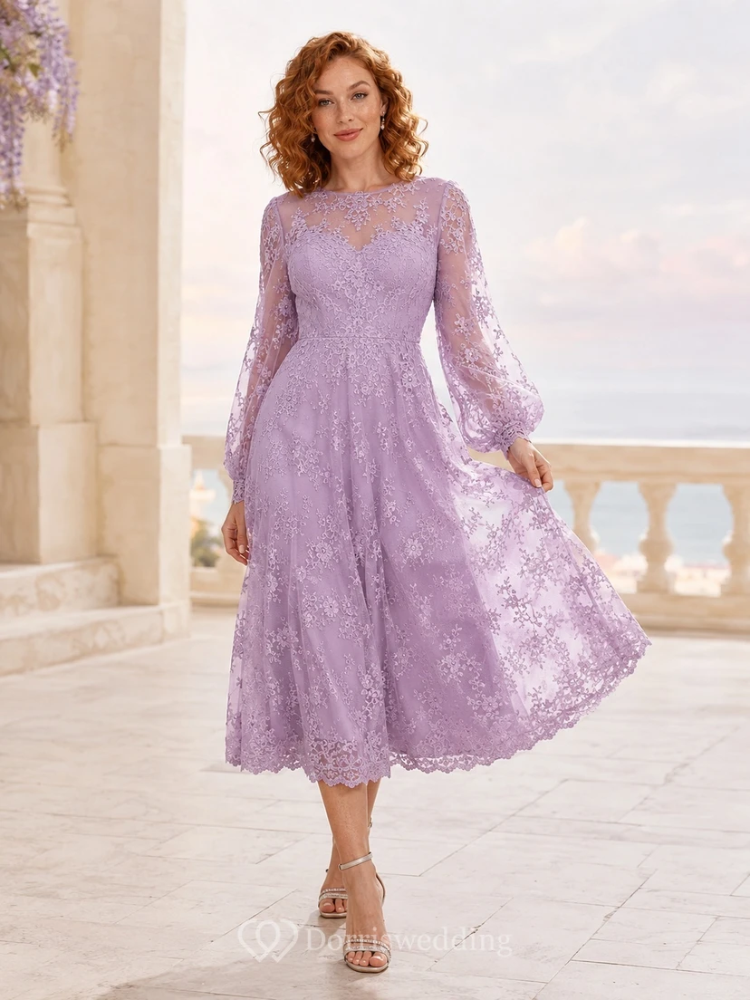 Robe d'invitée romantique en dentelle florale lilas, manches bateau, coupe trapèze, longueur thé