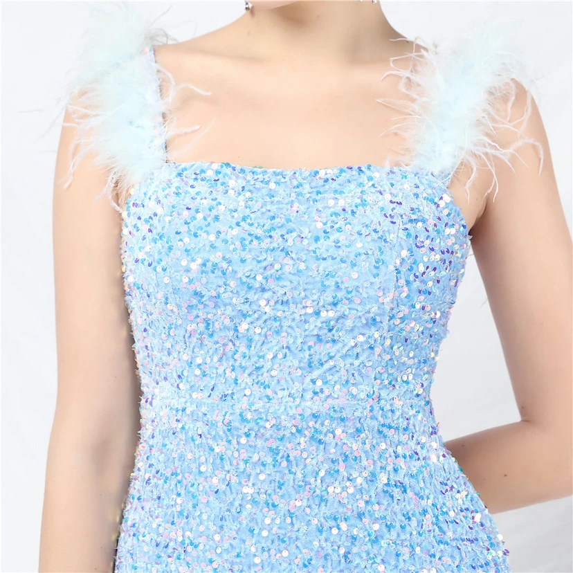 Handgefertigtes, perlenbesetztes Abendkleid aus Straußenfedern und Pailletten view 9