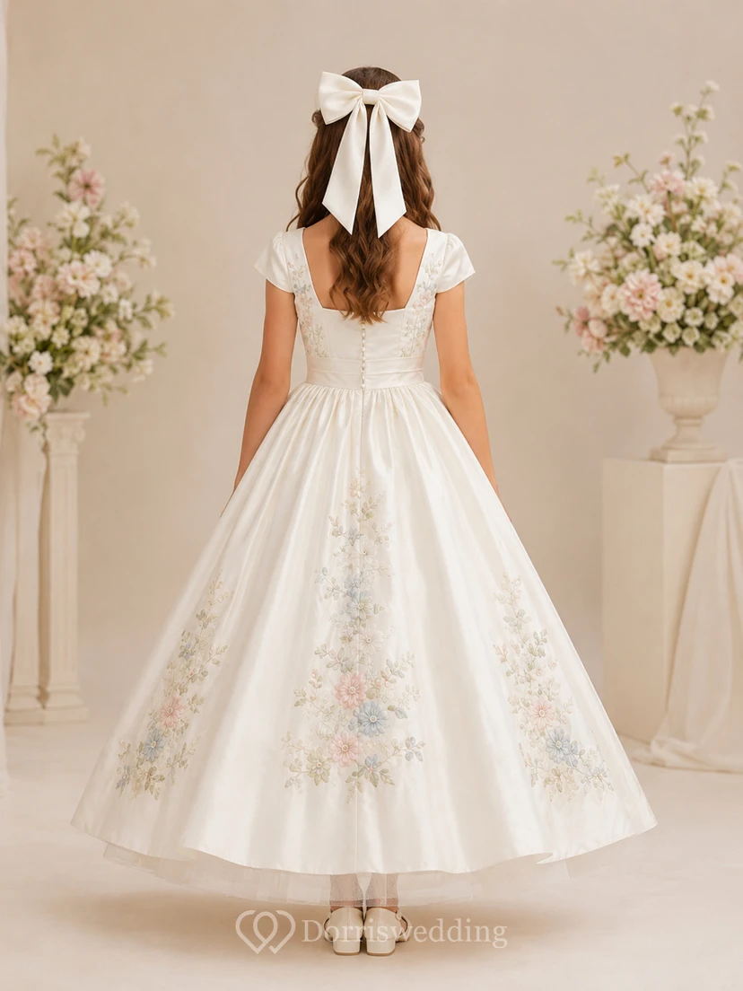Vestido de comunión de primavera con escote cuadrado, mangas cortas y estampado floral, corte asimétrico. view 2