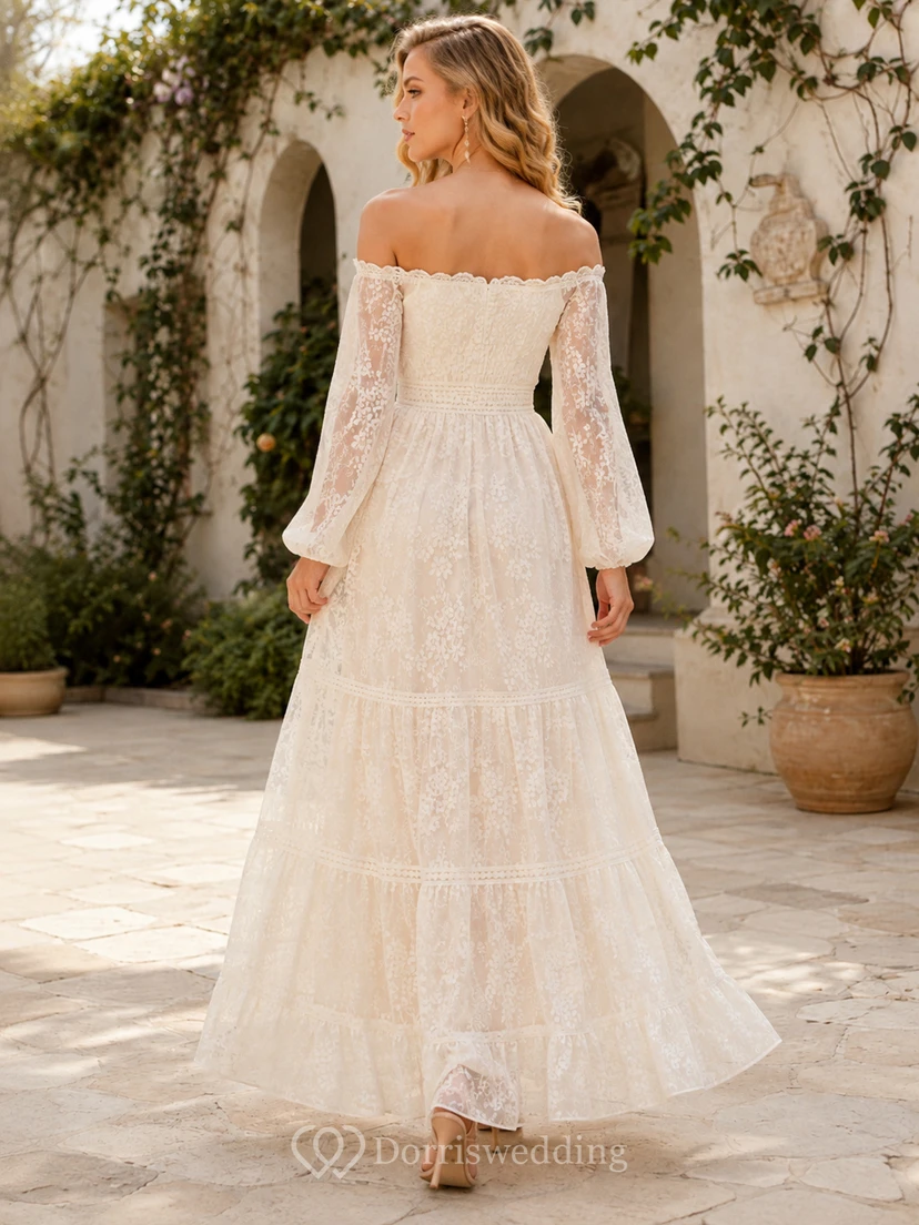 Robe de mariée bohème champêtre à épaules dénudées, manches bouffantes, dentelle à volants et dos nu plongeant view 2