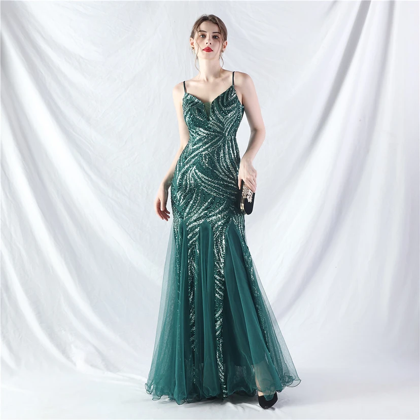 Paillettenbesetztes Abendkleid aus Netzstoff und Trägern view 14