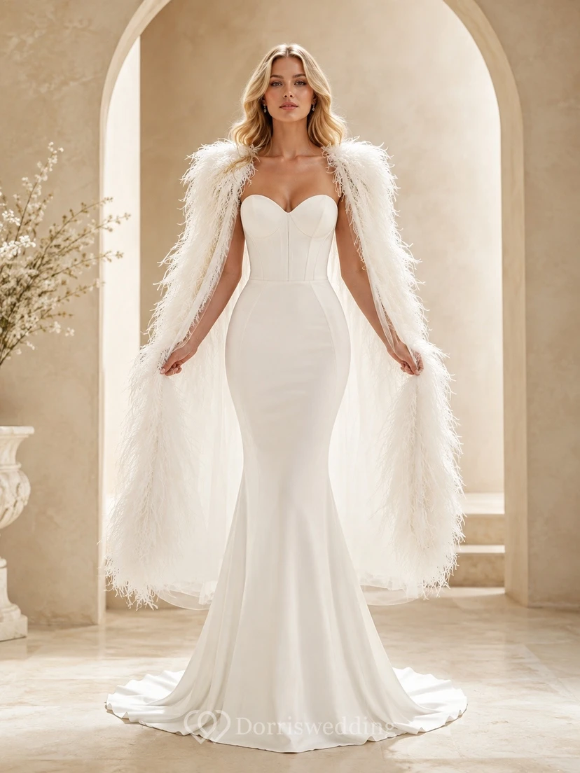 Robe de mariée sirène de luxe en satin et plumes, style classique, décolleté cœur.