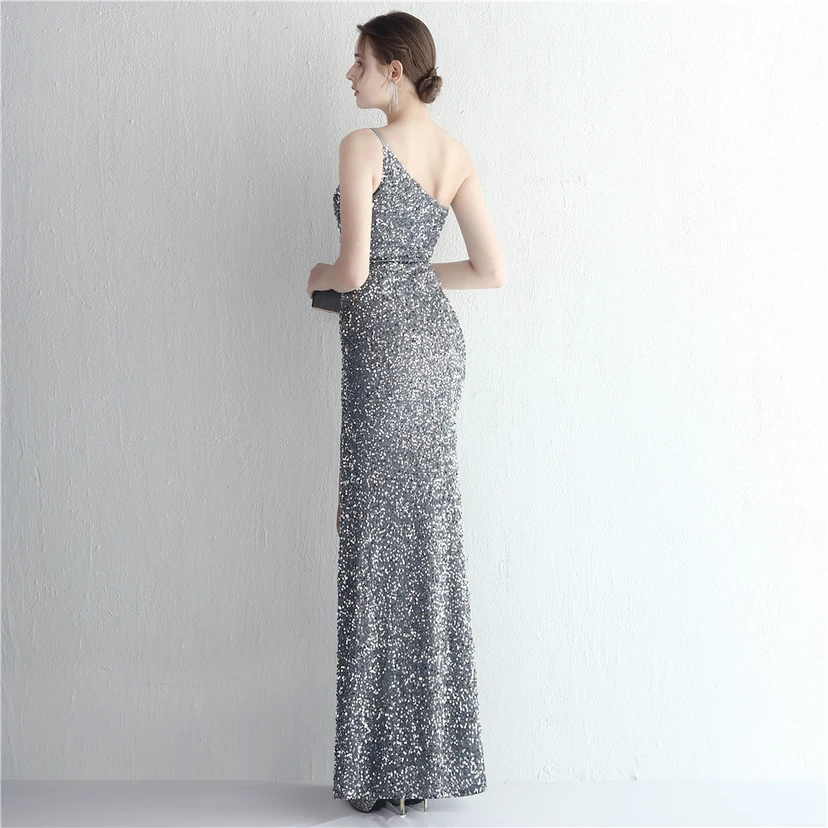 Handgefertigter Paillettenrock mit One-Shoulder-Schnitt, elegant für festliche Anlässe und Galas, mit Schlitz und Meerjungfrauenschnitt. view 69