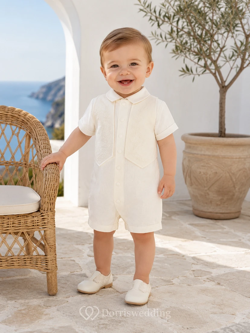 Outdoor-Jacke in Creme mit kurzen Ärmeln, offen, passend für Babys, Taufanzug