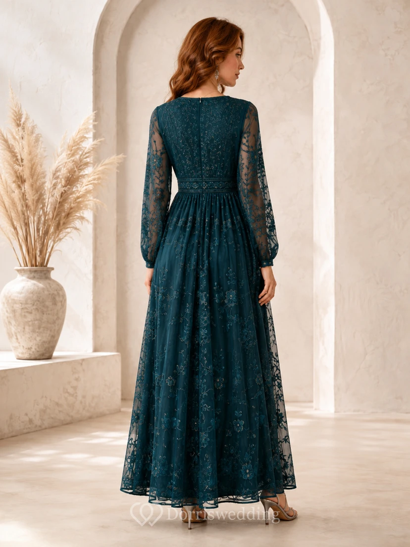 Pfauenblaues, V-Ausschnitt-Abendkleid mit Illusionseffekt, langen Ärmeln, Spitze und Falten view 2