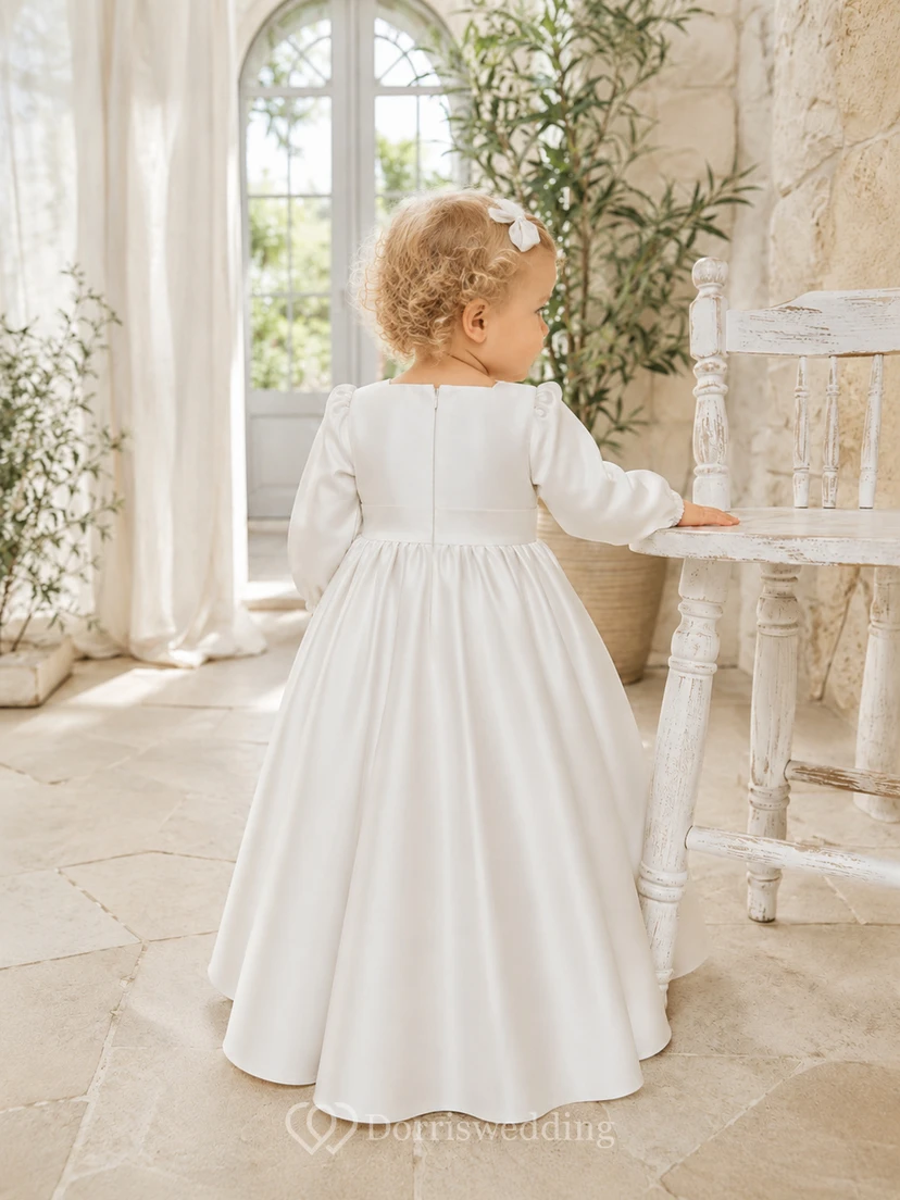Schlichtes, mattes Satin-Taufkleid in A-Linie mit langen Ärmeln view 2