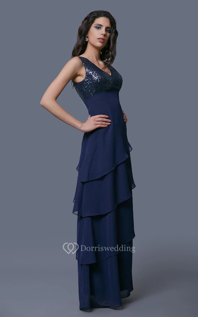 Lagenkleid aus Chiffon mit V-Ausschnitt, Paillettenoberteil und passendem Wasserfallausschnitt view 4