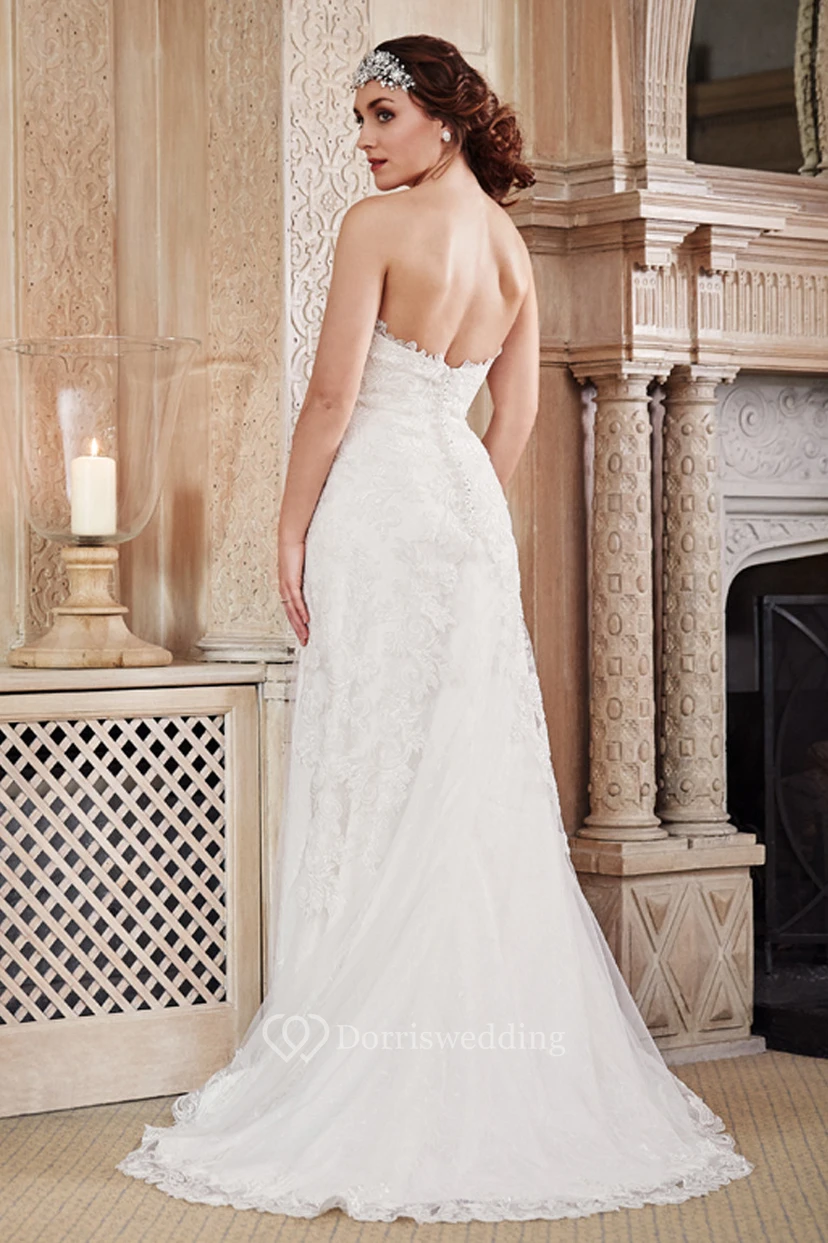 Trägerloses, bodenlanges Brautkleid aus applizierter Spitze und Tüll mit Schleppe view 2