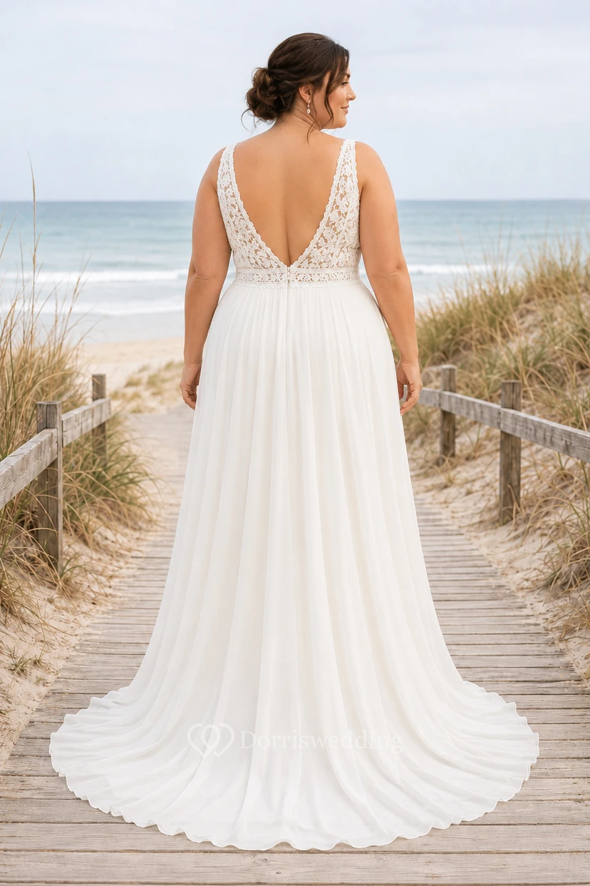 Robe de mariée de plage grande taille en dentelle, col en V, bretelles et traîne. view 2