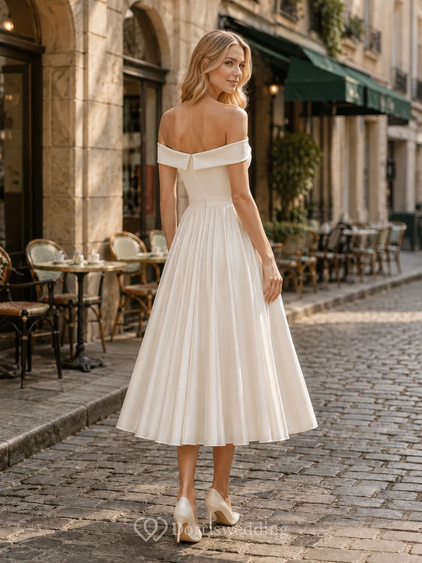 Vestido de novia europeo de estilo café callejero, largo hasta la rodilla, con hombros descubiertos y pliegues. view 2