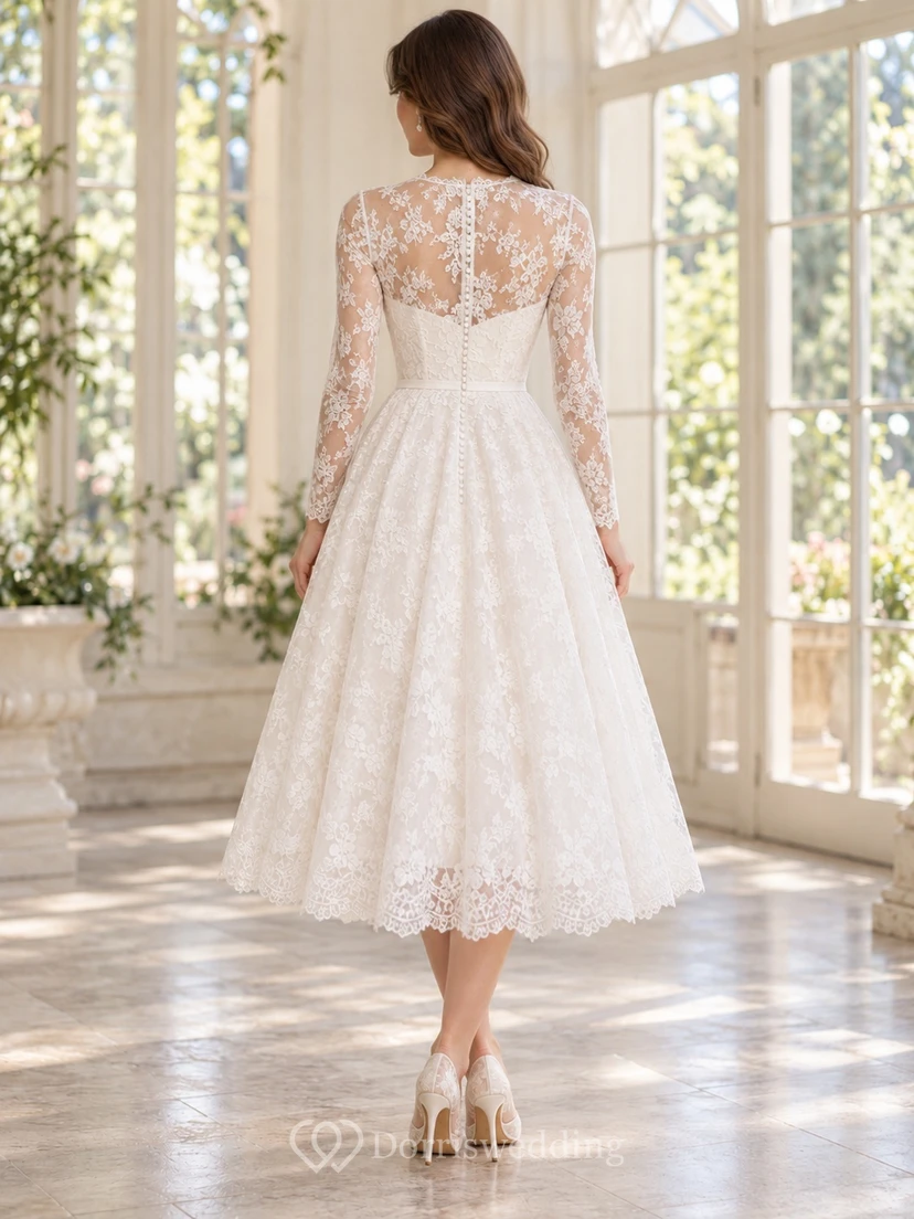 Robe d'invitée blanche à manches longues, décolleté cœur en dentelle illusion, longueur thé view 2