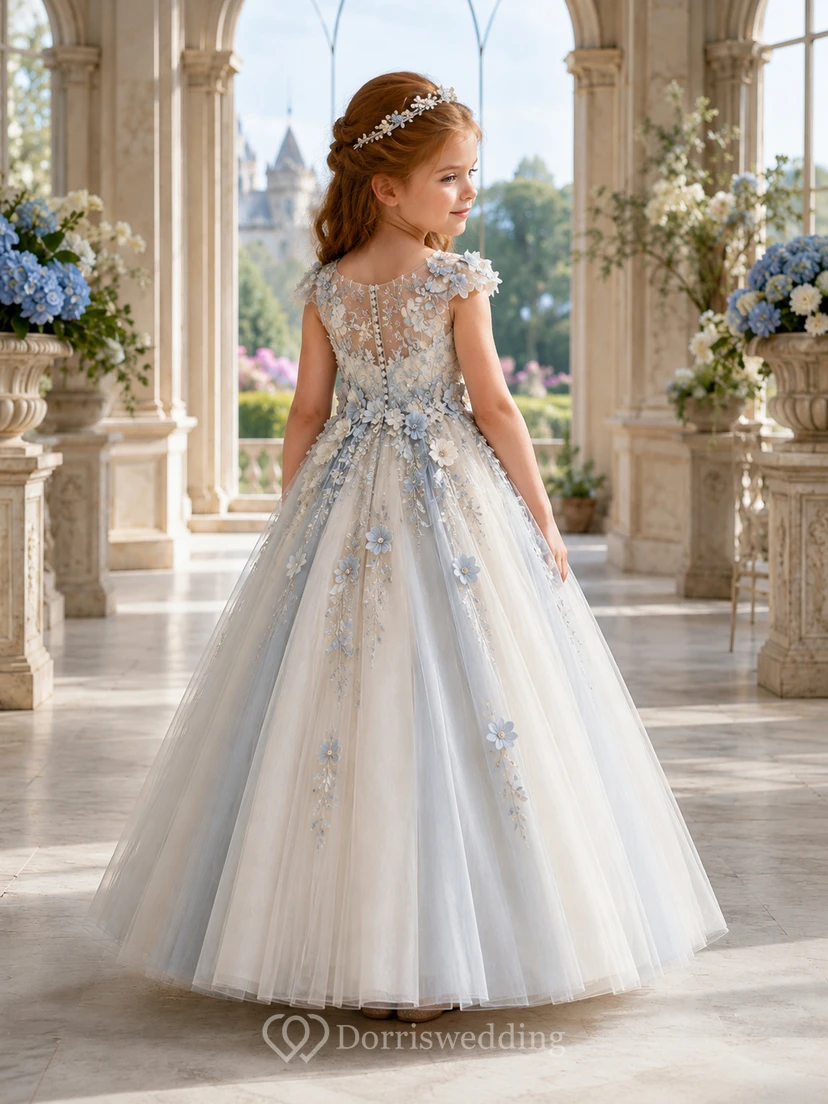 Robe de demoiselle d'honneur bleu acier, col montant, manches courtes, application florale, tulle, coupe trapèze, longueur au sol view 2