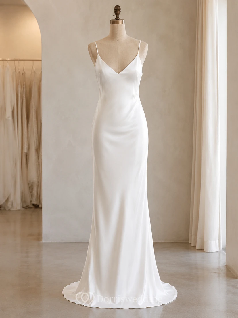 Robe de mariée minimaliste en satin, nuisette et dos nu drapé. view 7