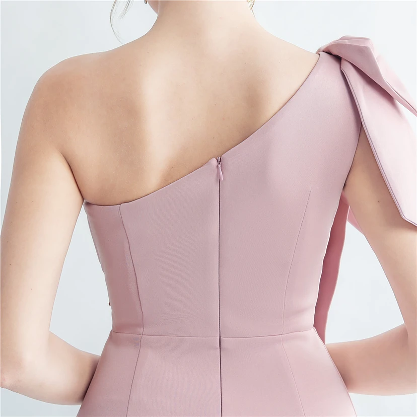 Elegantes Abendkleid aus Spitze mit Strassbesatz, Perlenverzierungen, schräger Schulterpartie, römischem Kragen und Seitenschlitz view 15