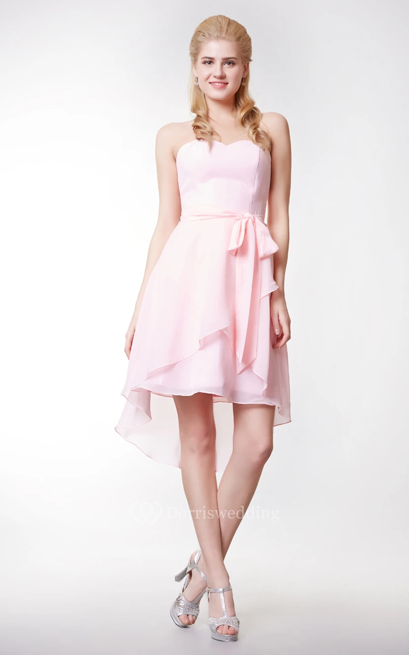Robe courte en mousseline à décolleté asymétrique et jupe croisée
