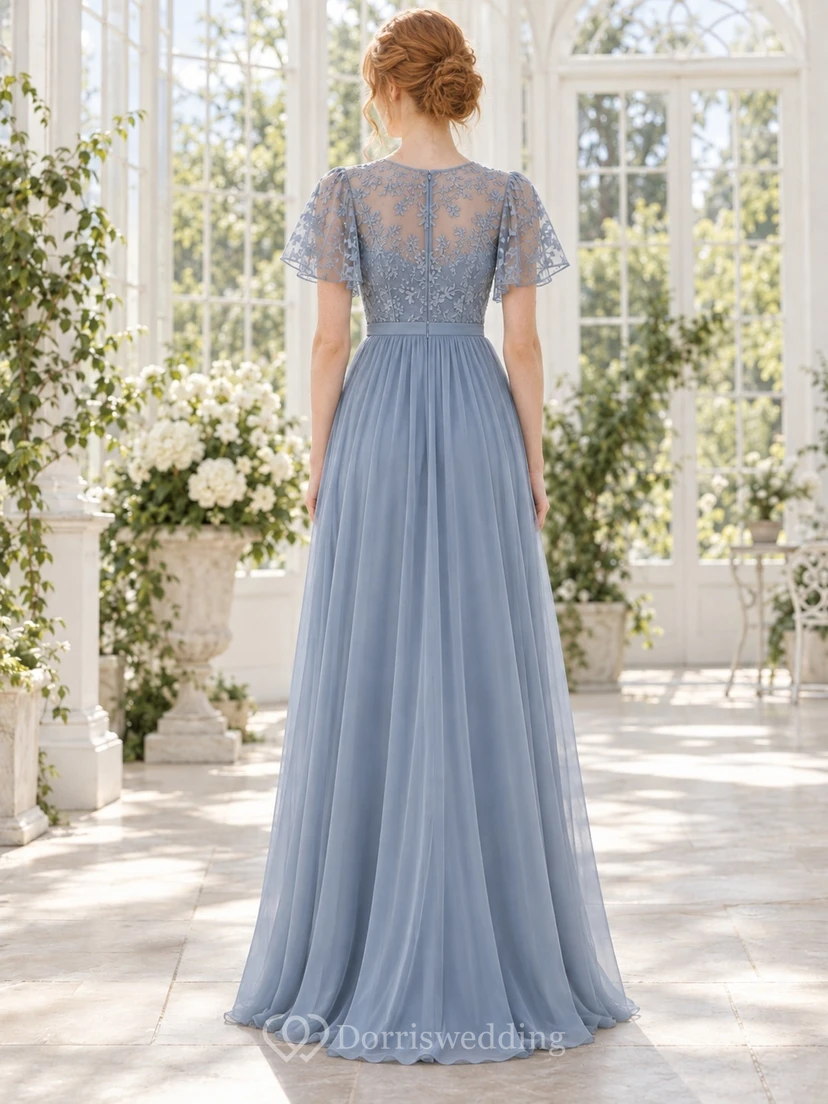 Robe de demoiselle d'honneur en mousseline de soie et dentelle bleu acier, col illusion et manches papillon, style western view 2