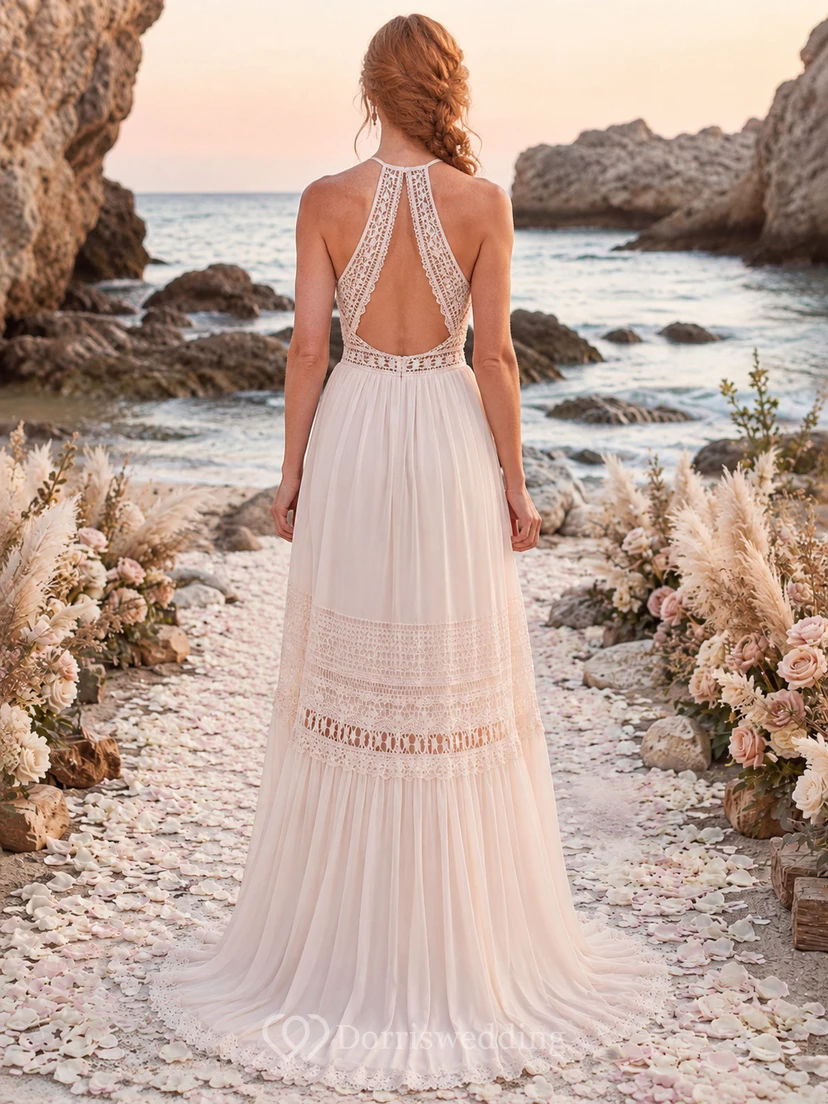 Robe de mariée bohème de plage à dos nu en crochet, style licou, style bohème. view 2