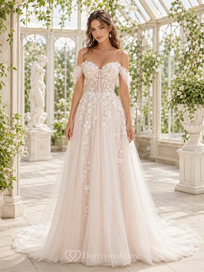 Robe de mariée en tulle, coupe trapèze, épaules dénudées, manches courtes, traîne chapelle, application florale