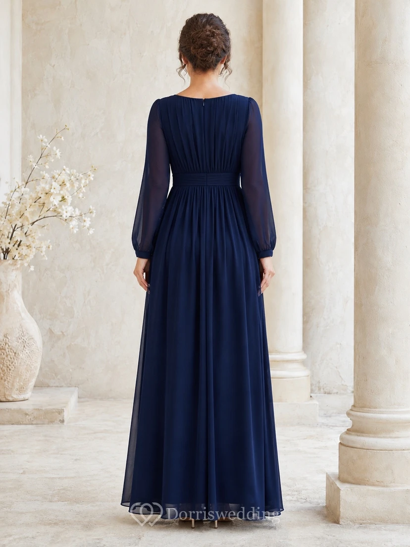 Vestido formal de corte A de gasa azul marino oscuro con cuello joya y mangas largas view 2
