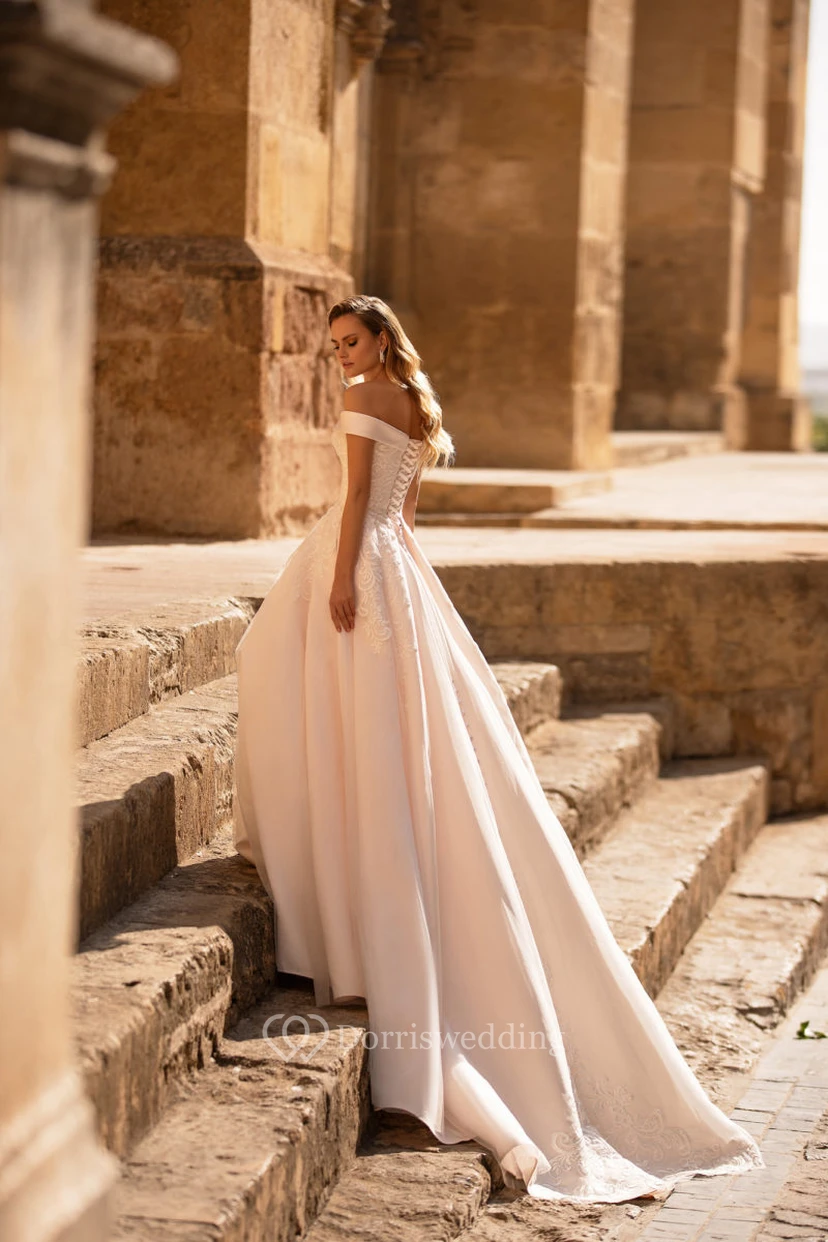Brautkleid aus Satin mit schulterfreiem Rock, A-Linie und Empire-Schnitt sowie Spitze view 2