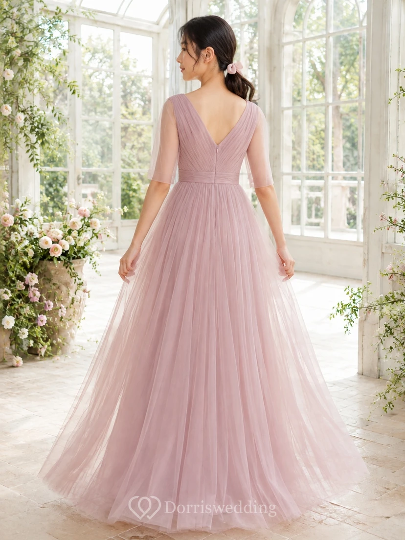 Vestido de dama de honor juvenil color rosa empolvado, corte en A, escote en V, manga tres cuartos, efecto ilusión, plisado, estilo romántico. view 2