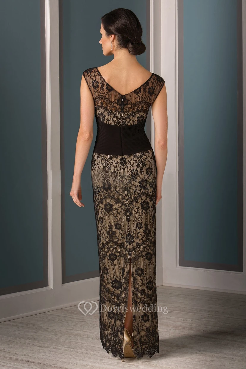 Robe fourreau longue en dentelle à manches courtes pour la mère de la mariée, ornée de fronces croisées view 2