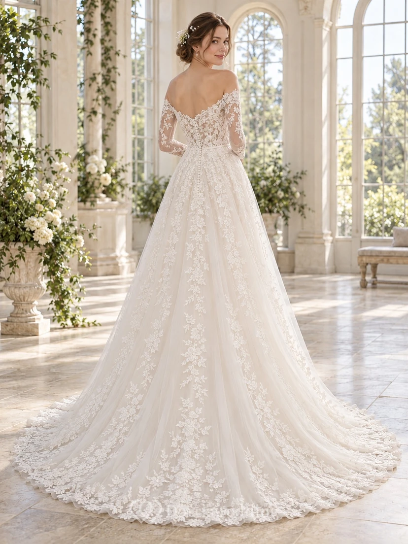 Robe de mariée en tulle fleuri à manches longues, épaules dénudées et bustier cœur, avec traîne chapelle view 2