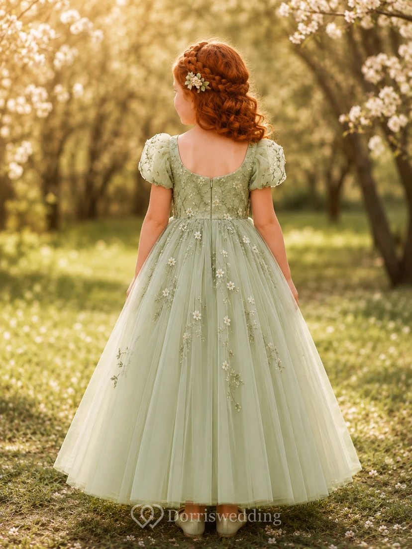 Blumenmädchenkleid aus salbeifarbenem Tüll in A-Linie mit Puffärmeln und Rundhalsausschnitt, wadenlang view 2