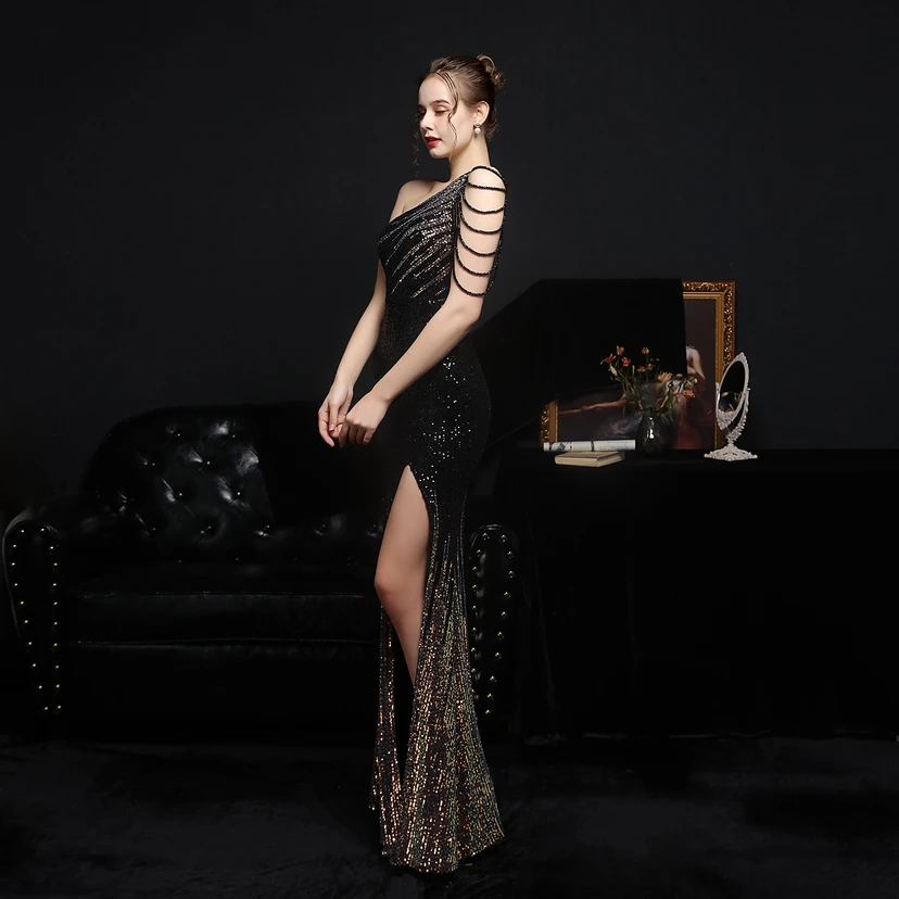 Robe de soirée longue et moulante à sequins colorés, confectionnée avec soin, idéale pour une célébrité ou une fête. Robe de mariée sexy et cintrée, confectionnée avec des paillettes colorées et lourdes. Robe de mariée longue et moulante, parfaite pour une occasion spéciale. view 13