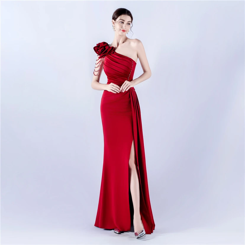 Vestido de noche de satén plisado con hombros descubiertos y escote alto, bordado a mano con cuentas y flores, para mujer. view 12