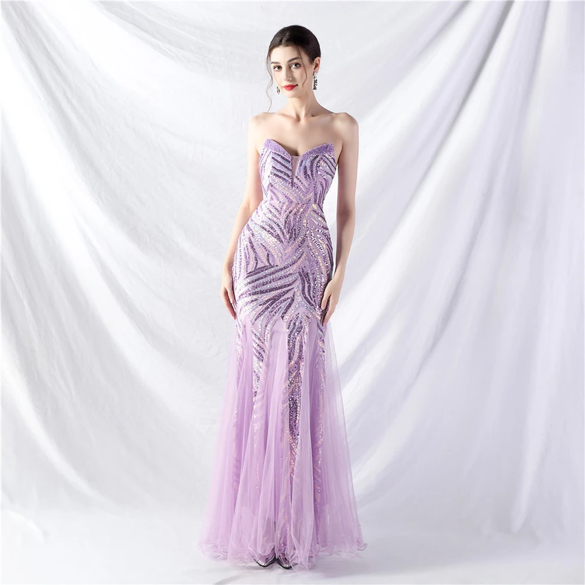 Schwer gearbeitetes, perlenbesetztes Abendkleid aus Netzgewebe mit superdichter Paillettenbesatz view 46