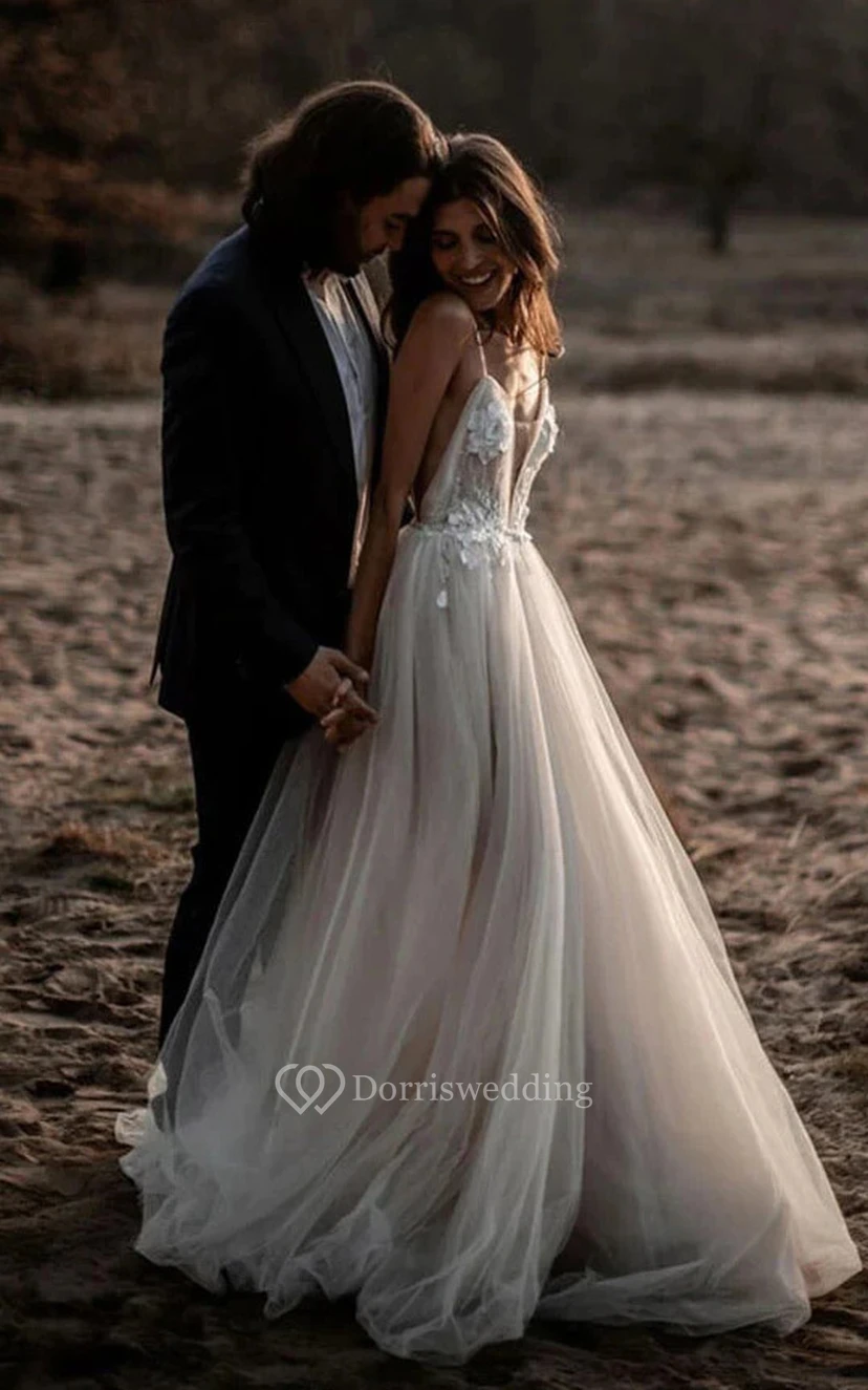 Sexy Spaghetti-Kleid im Empire-Stil mit fließendem Rock, Boho-Stil, Tüllapplikationen und Strandhochzeitskleid view 3