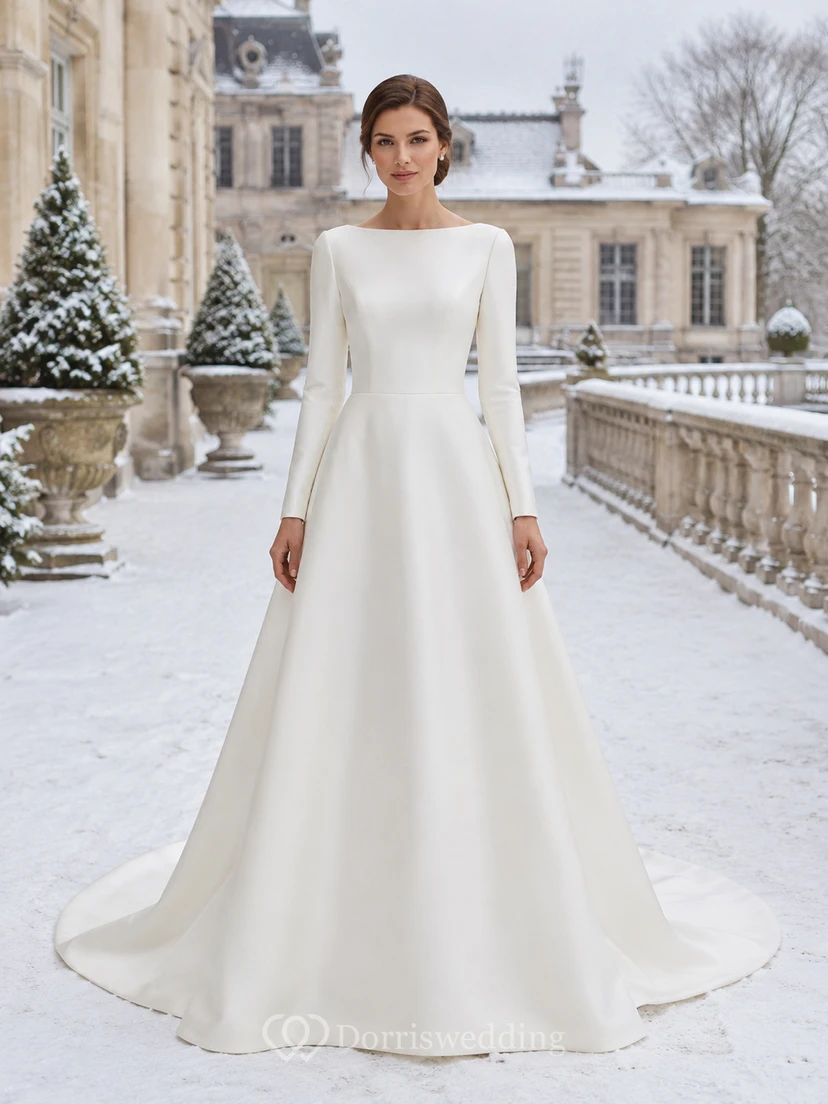 Robe de mariée minimaliste en satin, coupe trapèze, col bateau, manches longues et traîne.