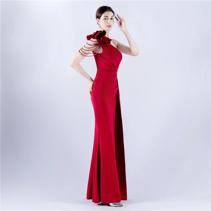 Vestido de noche de satén plisado con hombros descubiertos y escote alto, bordado a mano con cuentas y flores, para mujer. view 15