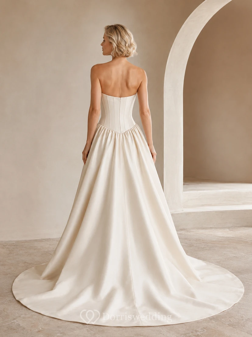 Robe de mariée de bal en satin champagne sans bretelles, corset pointu, robe de mariée bustier pointue. view 2