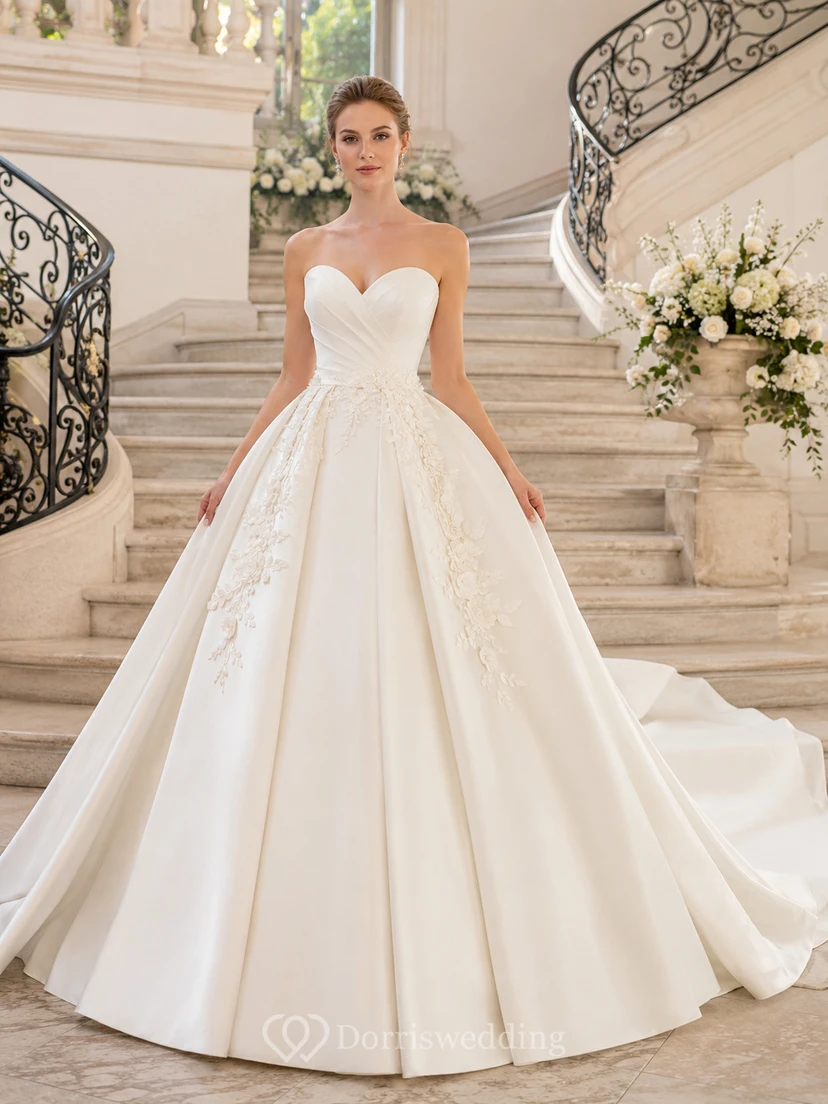 Robe de bal classique en satin sans bretelles avec traîne chapelle, robe de mariée princesse
