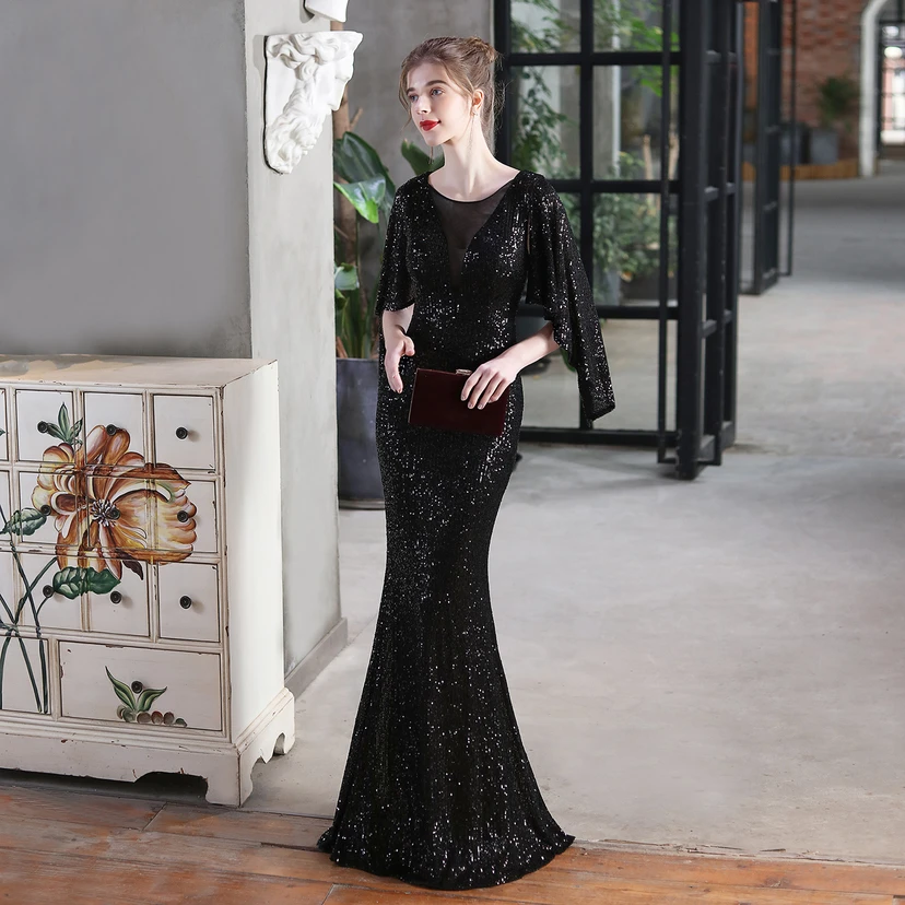 Robe de soirée élégante à paillettes, style sirène, ailes d'ange, idéale pour un banquet ou une réunion. Mannequin automobile. Robe de soirée d'été. view 19