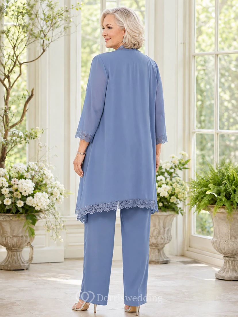 Dreiteiliger Hosenanzug in Übergröße aus schieferblauer Spitze mit Rundhalsausschnitt und Dreiviertelärmeln, elegantem Schnitt und langem Blazer view 2